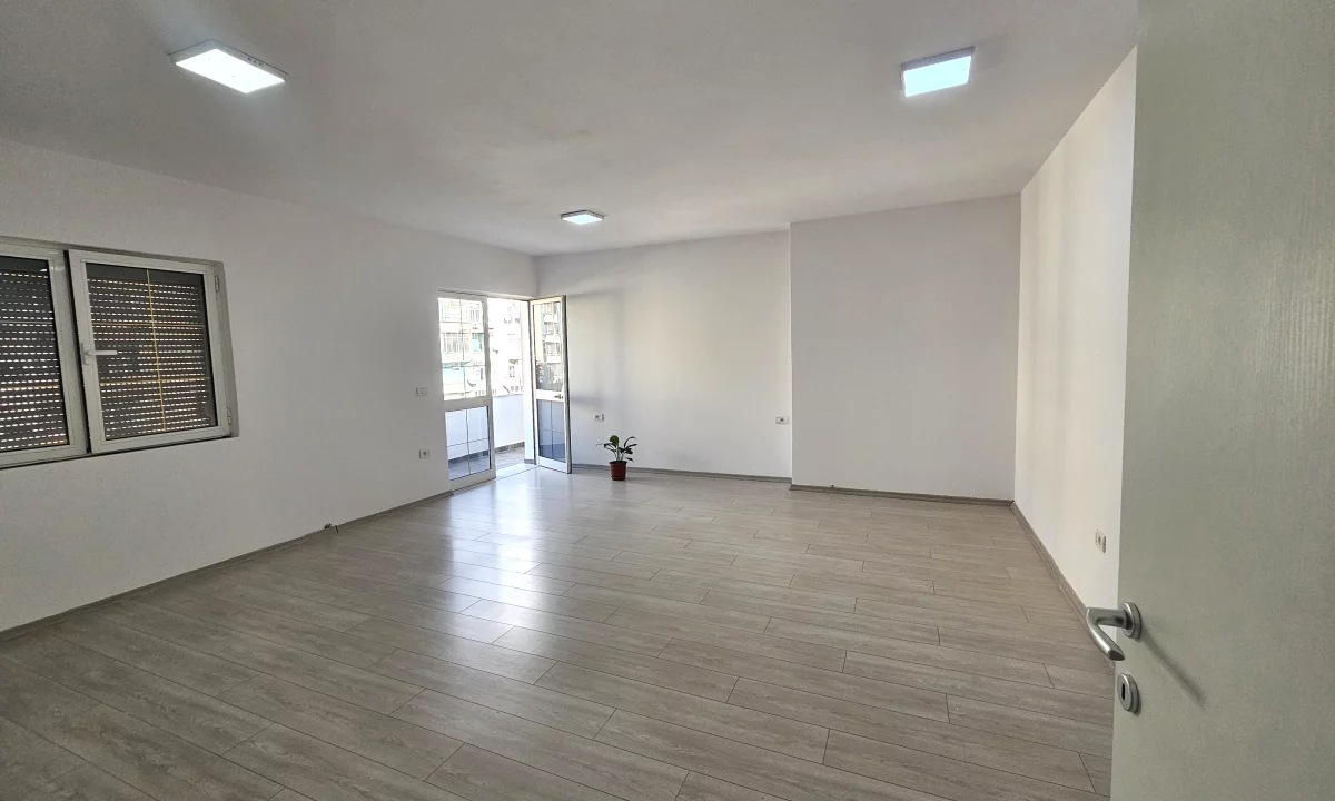 Ambient biznesi me qera 1+1 ne Tirane - 100,000 Leke