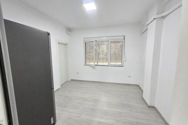 Ambient biznesi me qera 1+1 ne Tirane - 100,000 Leke