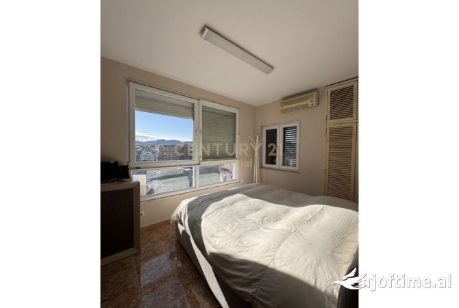 Shtepi me qera Apartament ne Tirane, 2+1, Mobilimi Pjeserisht e mobiluar, Pagesa 1,300  Euro.