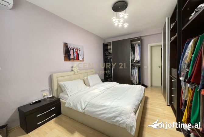 Shtepi ne shitje Apartament ne Tirane, 3+1, Mobilimi E mobiluar, Pagesa 320,000  Euro.