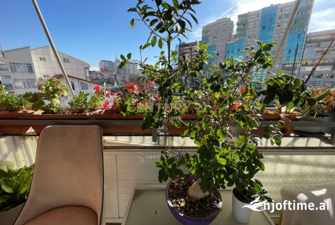 Shtepi ne shitje Apartament ne Tirane, 3+1, Mobilimi E mobiluar, Pagesa 320,000  Euro.