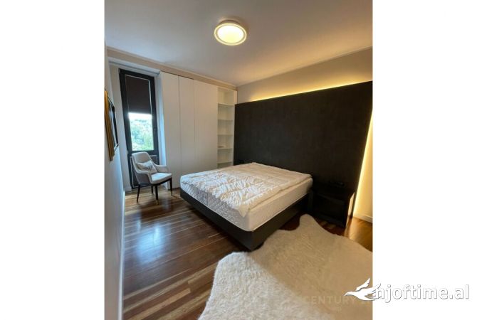 Shtepi me qera Apartament ne Tirane, 1+1, Mobilimi E mobiluar, Pagesa 1,300  Euro.