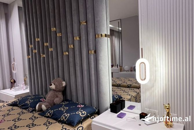 Shtepi ne shitje Apartament ne Tirane, 2+1, Mobilimi E mobiluar, Pagesa 212,000  Euro.