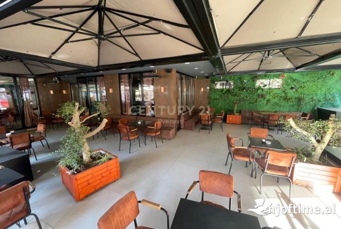 Ambient biznesi me qera 2+1 ne Tirane - 3,500 Euro