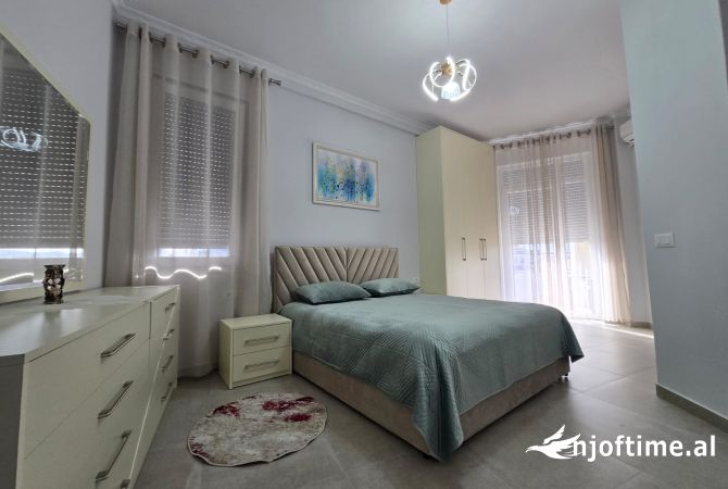 Shtepi me qera Apartament ne Tirane, 2+1, Mobilimi E mobiluar, Pagesa 1,700  Euro.