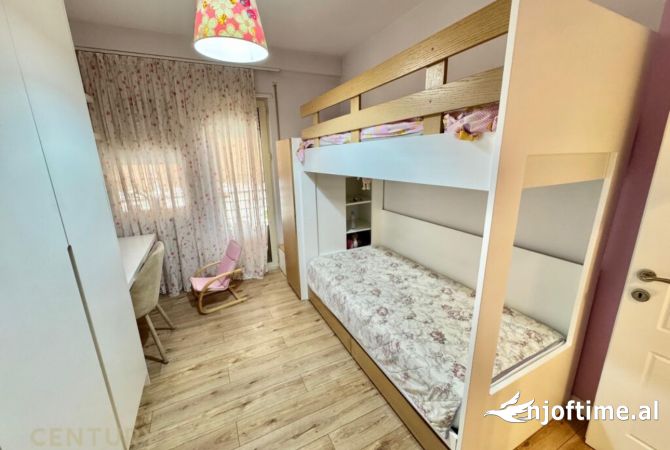 Shtepi me qera Apartament ne Tirane, 3+1, Mobilimi E mobiluar, Pagesa 900  Euro.