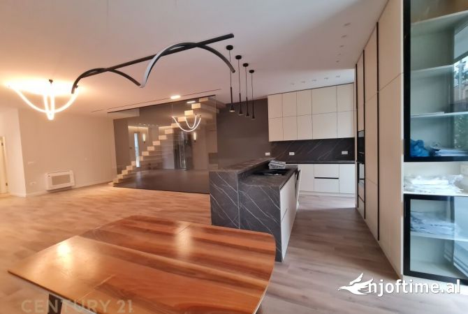 Shtepi me qera 3+1 ne Tirane - 3,500 Euro