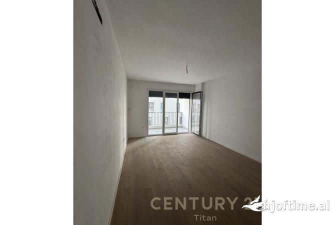 Shtepi ne shitje Apartament ne Tirane, 2+1, Mobilimi Bosh, pa mobiluar, Pagesa 186,881  Euro.