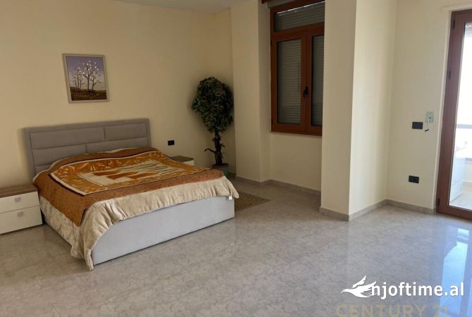 Shtepi me qera 2+1 ne Tirane - 1,300 Euro
