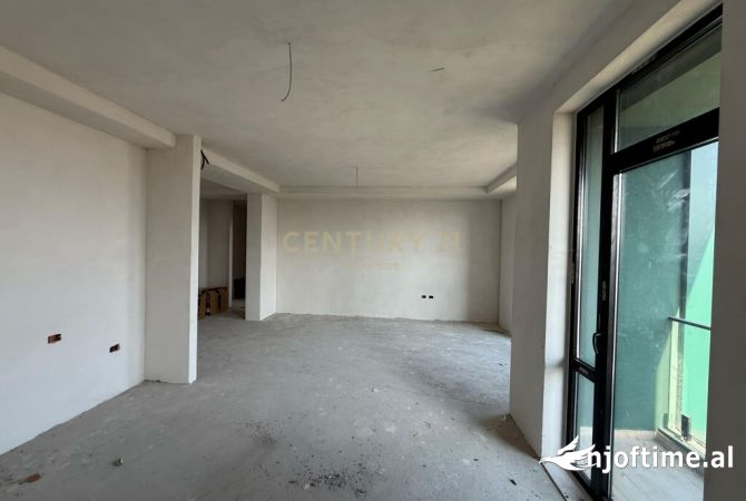 Shtepi ne shitje Apartament ne Tirane, 3+1, Mobilimi Bosh, pa mobiluar, Pagesa 290,000  Euro.