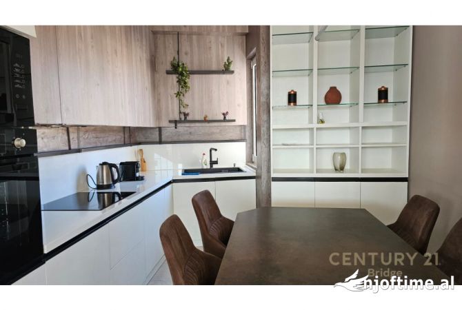 Shtepi ne shitje Apartament ne Tirane, 2+1, Mobilimi E mobiluar, Pagesa 380,000  Euro.