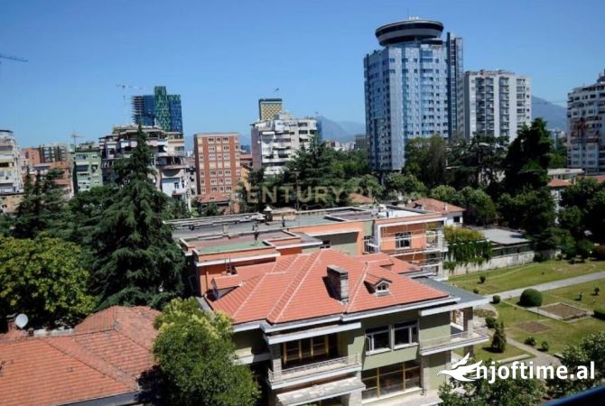 Truall ose Toke  ne Tirane - 3,000,000 Euro