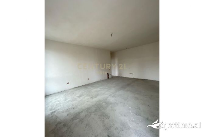 Shtepi ne shitje Apartament ne Tirane, 2+1, Mobilimi Bosh, pa mobiluar, Pagesa 325,000  Euro.