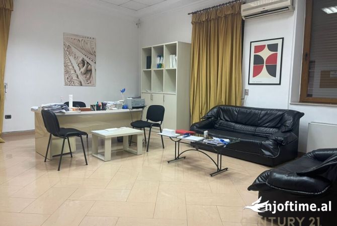 Ambient biznesi me qera 3+1 ne Tirane - 2,500 Euro