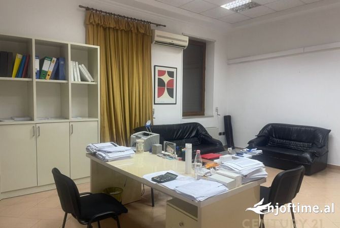 Ambient biznesi me qera 3+1 ne Tirane - 2,500 Euro