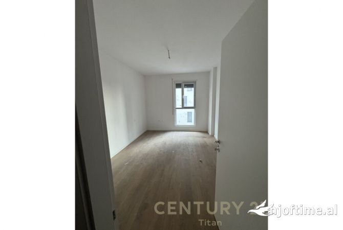Shtepi ne shitje Apartament ne Tirane, 2+1, Mobilimi Bosh, pa mobiluar, Pagesa 177,600  Euro.