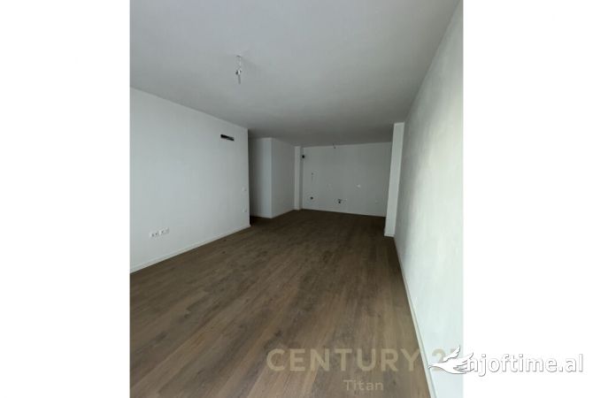 Shtepi ne shitje Apartament ne Tirane, 2+1, Mobilimi Bosh, pa mobiluar, Pagesa 177,600  Euro.