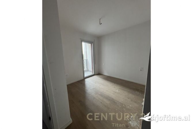 Shtepi ne shitje Apartament ne Tirane, 2+1, Mobilimi Bosh, pa mobiluar, Pagesa 177,600  Euro.