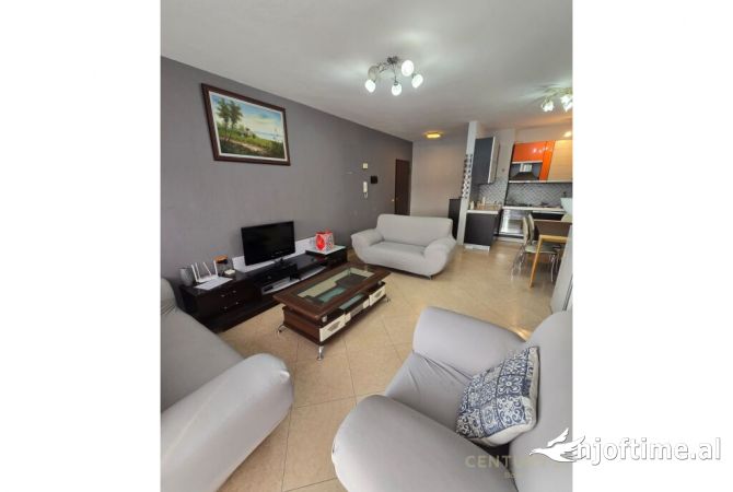 Shtepi me qera 2+1 ne Tirane - 650 Euro