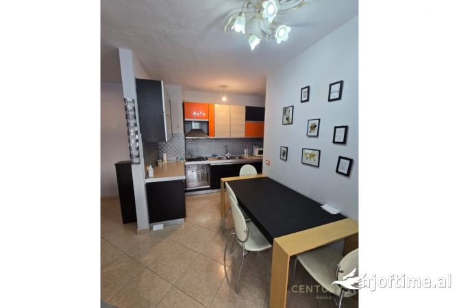 Shtepi me qera 2+1 ne Tirane - 650 Euro