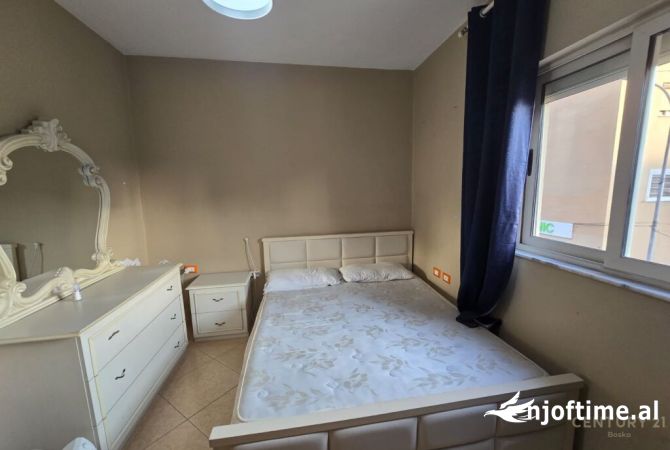 Shtepi me qera Apartament ne Tirane, 2+1, Mobilimi E mobiluar, Pagesa 650  Euro.