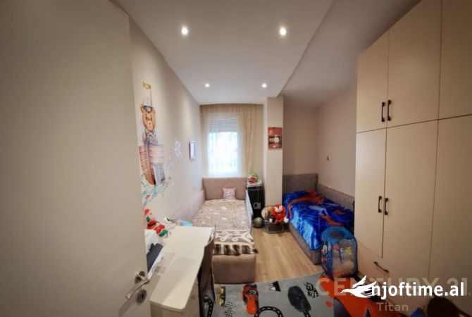 Shtepi ne shitje Apartament ne Tirane, 2+1, Mobilimi E mobiluar, Pagesa 230,000  Euro.