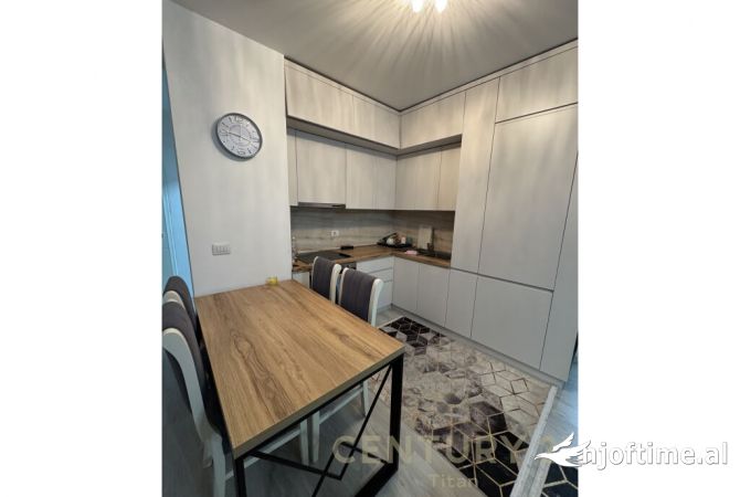 Shtepi me qera 2+1 ne Tirane - 800 Euro