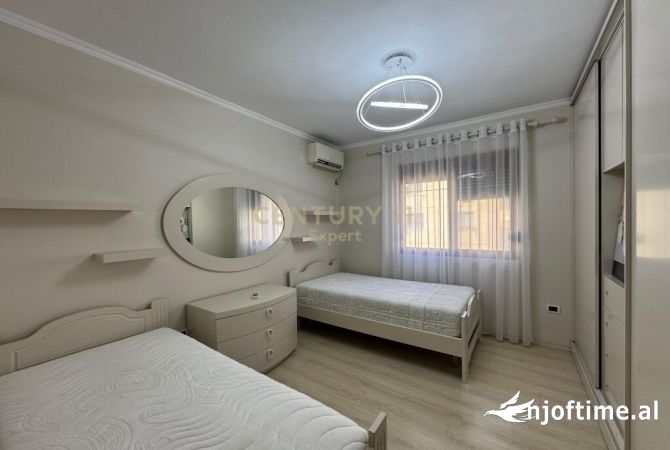 Shtepi ne shitje Apartament ne Tirane, 1+1, Mobilimi E mobiluar, Pagesa 110,000  Euro.