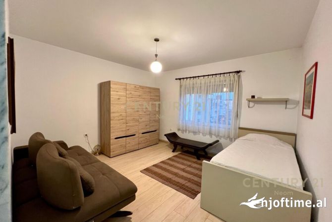 Shtepi me qera Apartament ne Tirane, 2+1, Mobilimi E mobiluar, Pagesa 880  Euro.