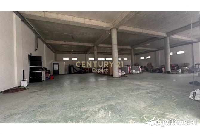 Ambient biznesi me qera 4+1 ne Tirane - 1,050 Euro