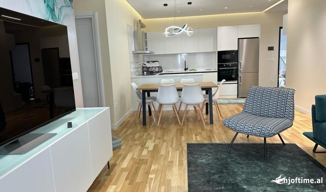 Shtepi ne shitje Apartament ne Tirane, 2+1, Mobilimi E mobiluar, Pagesa 275,000  Euro.