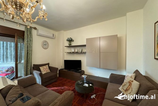 Shtepi me qera 2+1 ne Tirane - 800 Euro