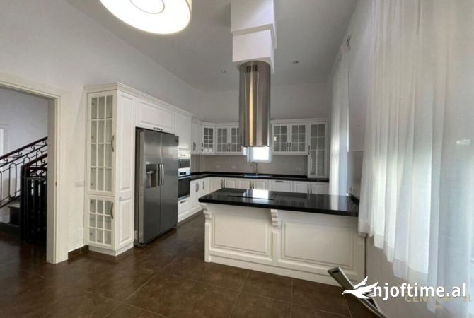 Shtepi me qera 4+1 ne Tirane - 4,800 Euro