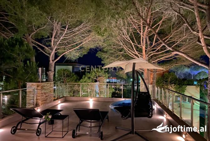 Shtepi ne shitje Vila Luksoze ne Durres, 3+1, Mobilimi E mobiluar, Pagesa 870,000  Euro.