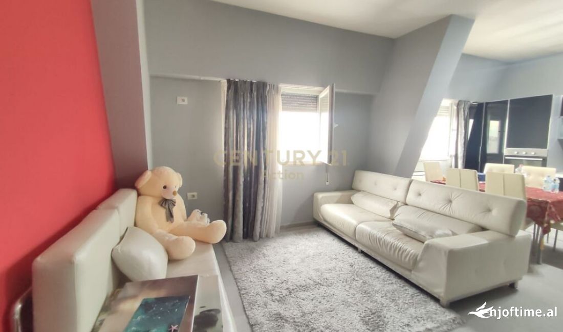 Shtepi ne shitje Apartament ne Tirane, 2+1, Mobilimi E mobiluar, Pagesa 210,000  Euro.