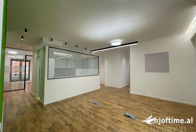 Jepet zyre me qira tek Kompleksi "Delijorgji