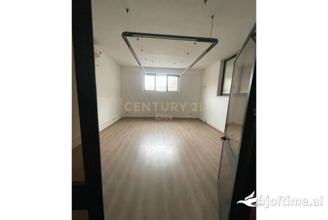 Ambient biznesi me qera 4+1 ne Tirane - 7,000 Euro