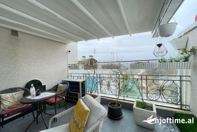 Shtepi ne shitje Penthose(kati i fundit panoramik) ne Tirane, 3+1, Mobilimi E mobiluar, Pagesa 550,000  Euro.