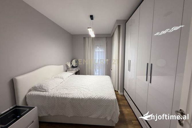 Shtepi ne shitje Apartament ne Tirane, 1+1, Mobilimi E mobiluar, Pagesa 250,000  Euro.