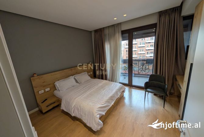 Shtepi ne shitje Apartament ne Tirane, 3+1, Mobilimi E mobiluar, Pagesa 960,000  Euro.