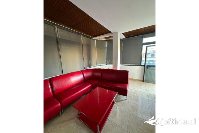 Shtepi me qera Shtepi Private ne Tirane, 2+1, Mobilimi E mobiluar, Pagesa 450  Euro.