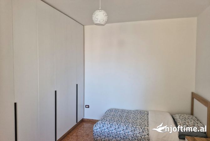 Shtepi me qera Apartament ne Tirane, 2+1, Mobilimi E mobiluar, Pagesa 650  Euro.