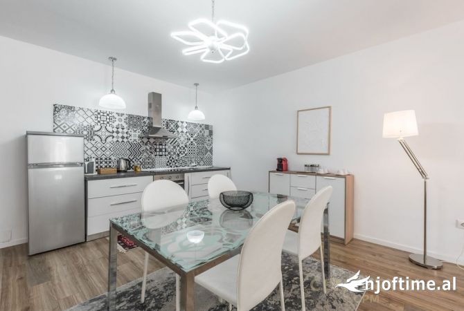 Shtepi me qera 2+1 ne Tirane - 1,200 Euro