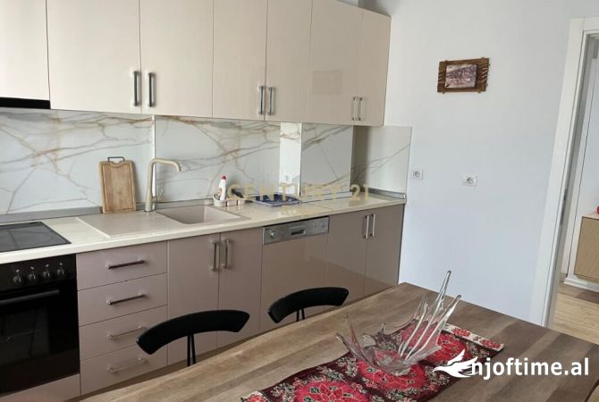 Shtepi me qera 2+1 ne Tirane - 800 Euro