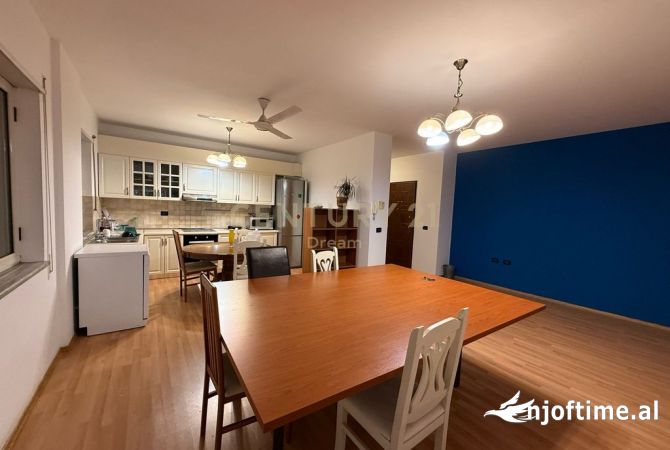 Ambient biznesi me qera 3+1 ne Tirane - 1,600 Euro