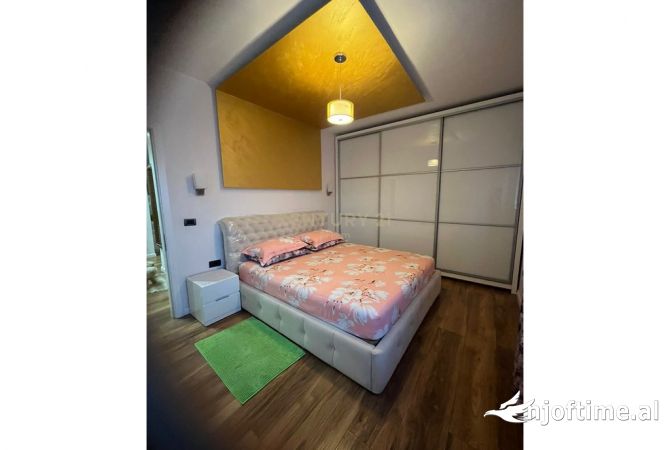 Shtepi ne shitje Apartament ne Tirane, 2+1, Mobilimi E mobiluar, Pagesa 220,000  Euro.