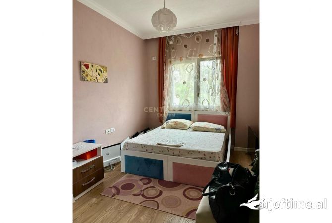 Shtepi ne shitje Apartament ne Tirane, 2+1, Mobilimi E mobiluar, Pagesa 240,000  Euro.