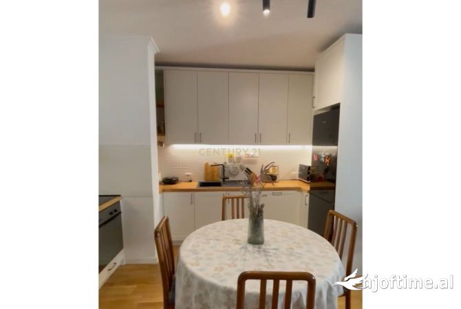 Shtepi me qera 2+1 ne Tirane - 750 Euro