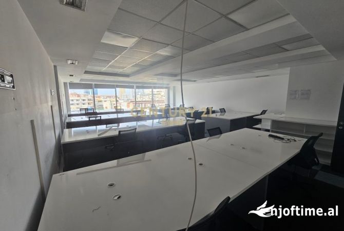 ISH BLLOKU AMBIENT ZYRASH ME QIRA !!