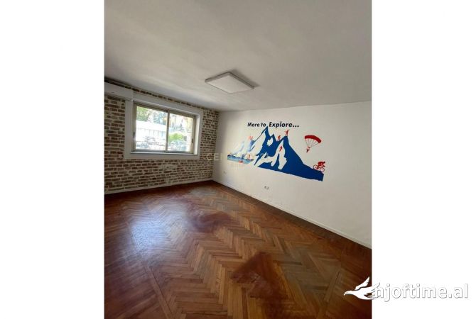 Shtepi me qera 3+1 ne Tirane - 1,200 Euro